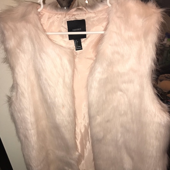 Faux Fur Vest - Picture 1 of 2